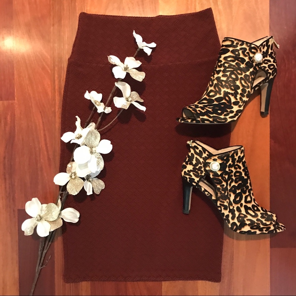 LuLaRoe Solid Rust-Red Cassie Pencil Skirt